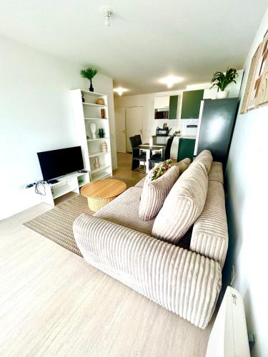Corbeil-Essonnes Apartment | Vase d'honneur HOME proche de la gare de Corbeil ,de l'aéroport d'Orly & de Winnoland
