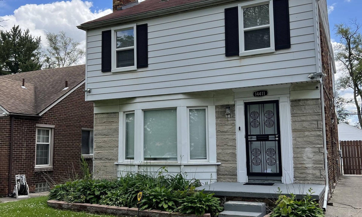 Detroit House | Vassar Cozy Colonial