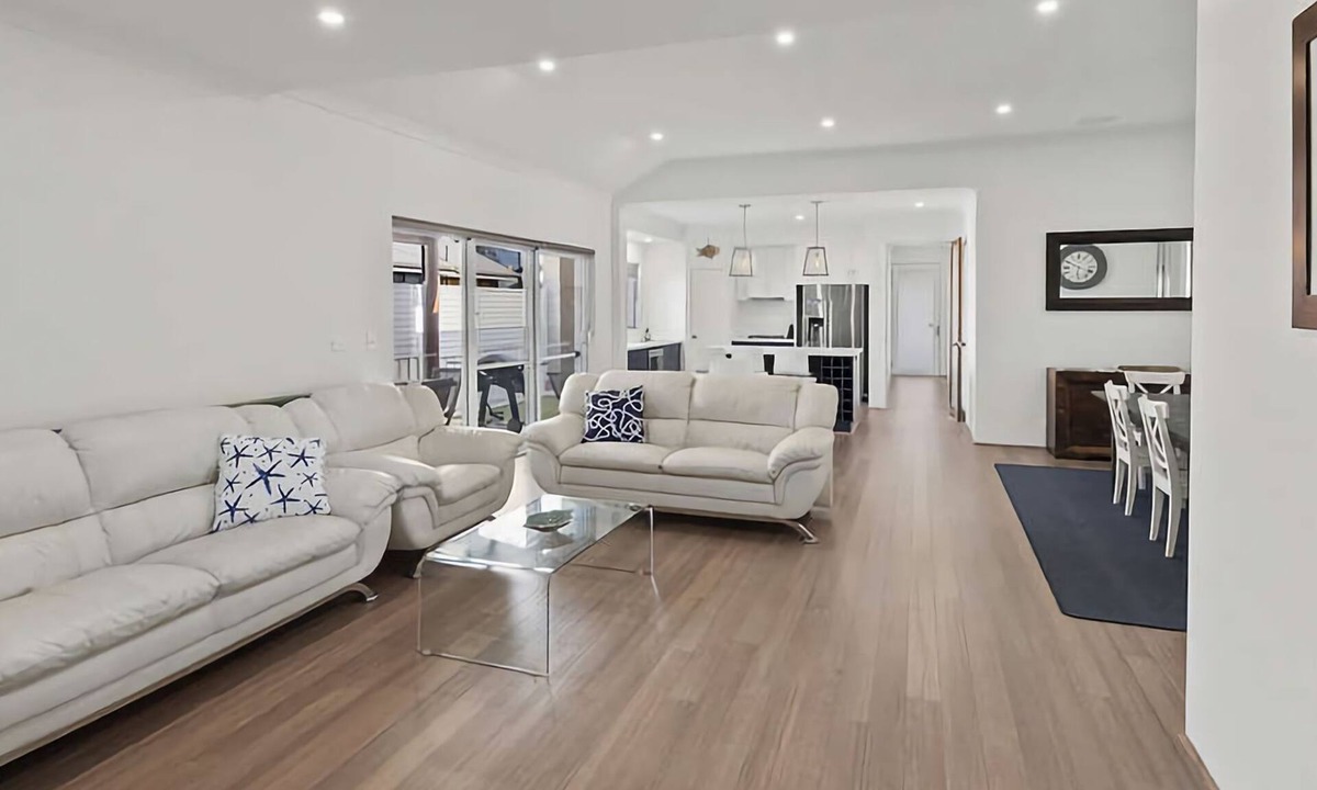 Vasse House | Vasse Manor - immaculately presented family home which is fully furnished in great location!