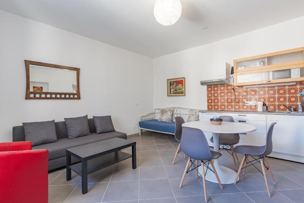 Charleval Apartment | Vaste appart de 44 m centre - n2