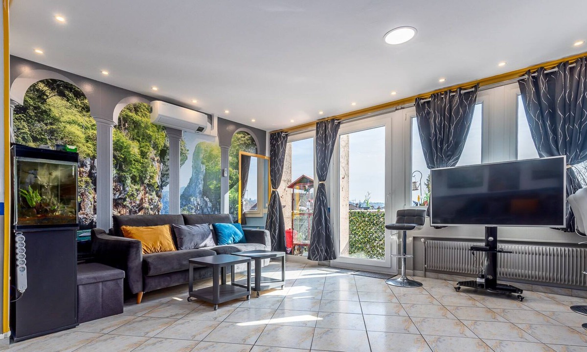 Corbeil-Essonnes Apartment | Vaste appartement d'Artiste-Peintre
