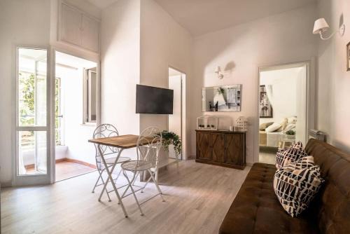 Vatican House | Vatican Maya Home
