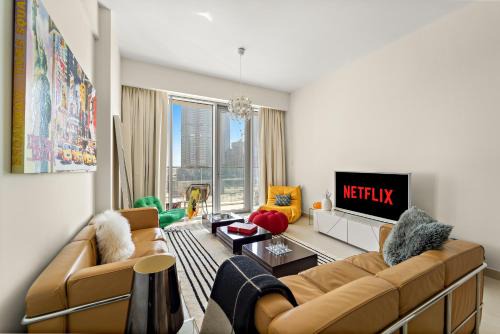 Al Safa Apartment | VayK - Elegant Canal-Front 1 BD in a Prime Location