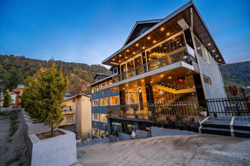 Shimla Hotel | Vedikant Pine Tree Resort