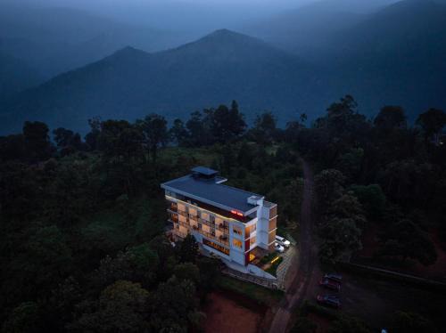 Kunchithanny Hotel | Velvet Clouds Munnar
