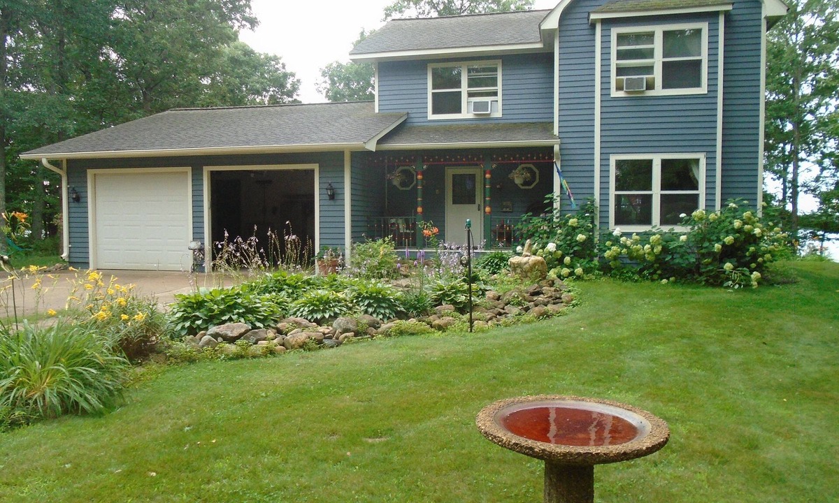Crosslake House | VELVET SPRINGS Farmhouse on 6 Acres/300 Feet of Private Lakeshore with pontoon