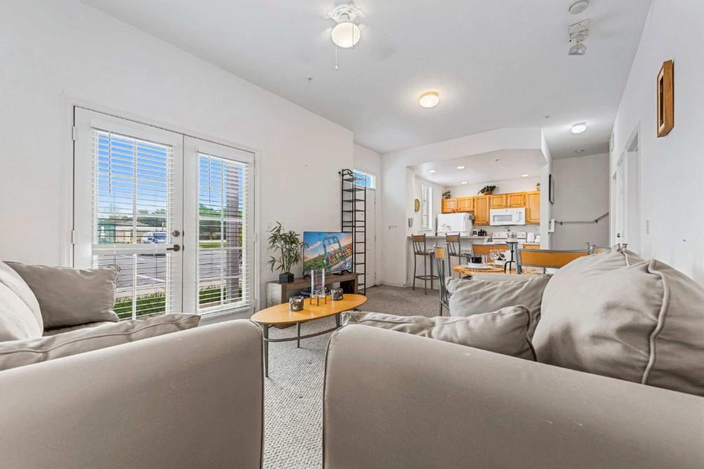 Venetian Bay Villages House | Venetian Bay Family Retreat