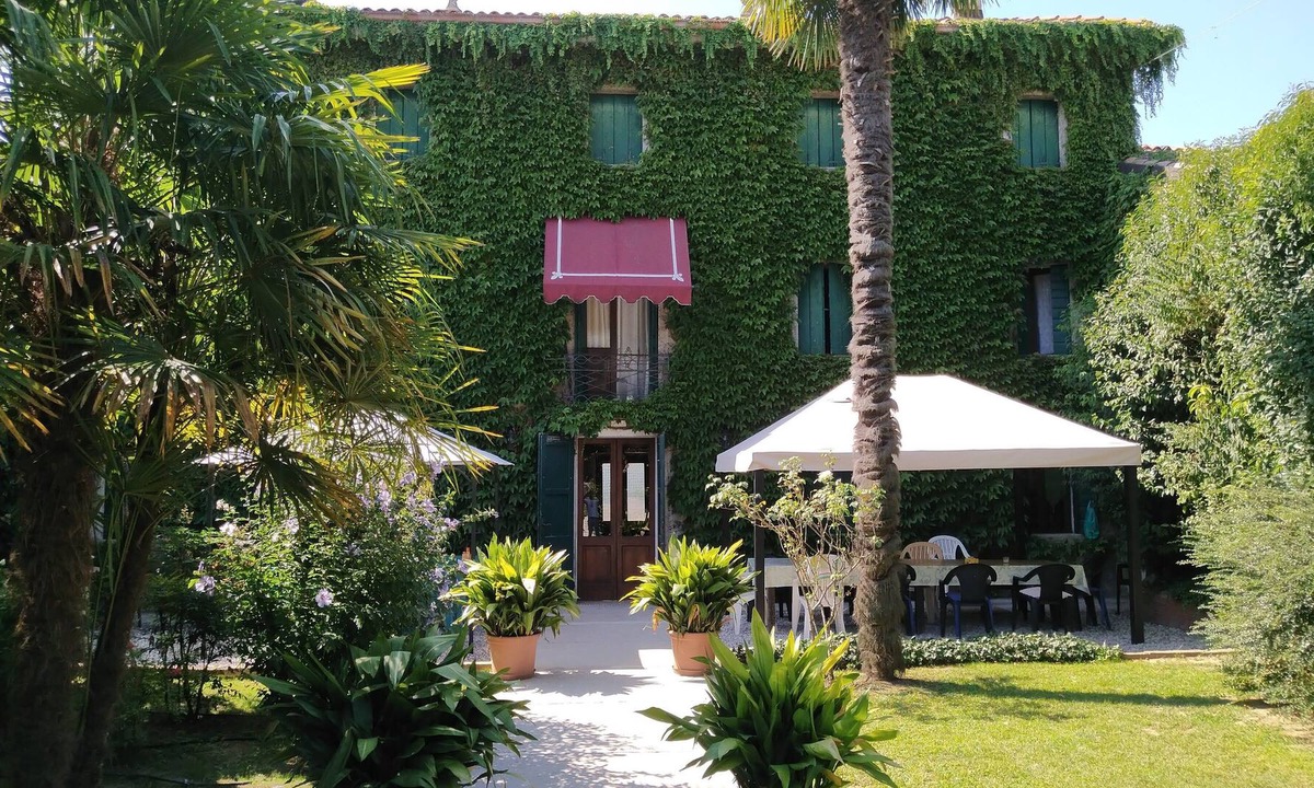 Codogne Villa | Venetian Villa with swimming pool, 11 sleeping accommodations, absolute privacy