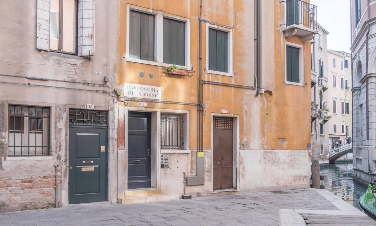 San Marco Apartment | Venice Ca San Marco Canal View by Wonderful Italy