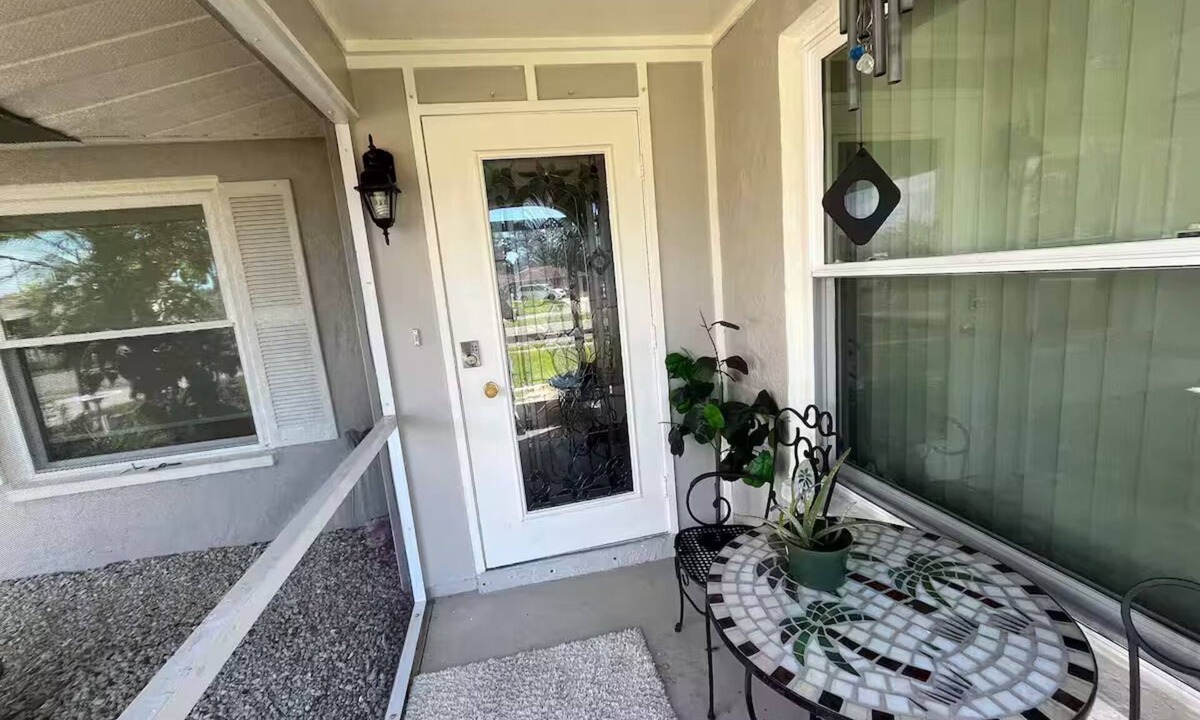 Venice East House | Venice Dove Shell
