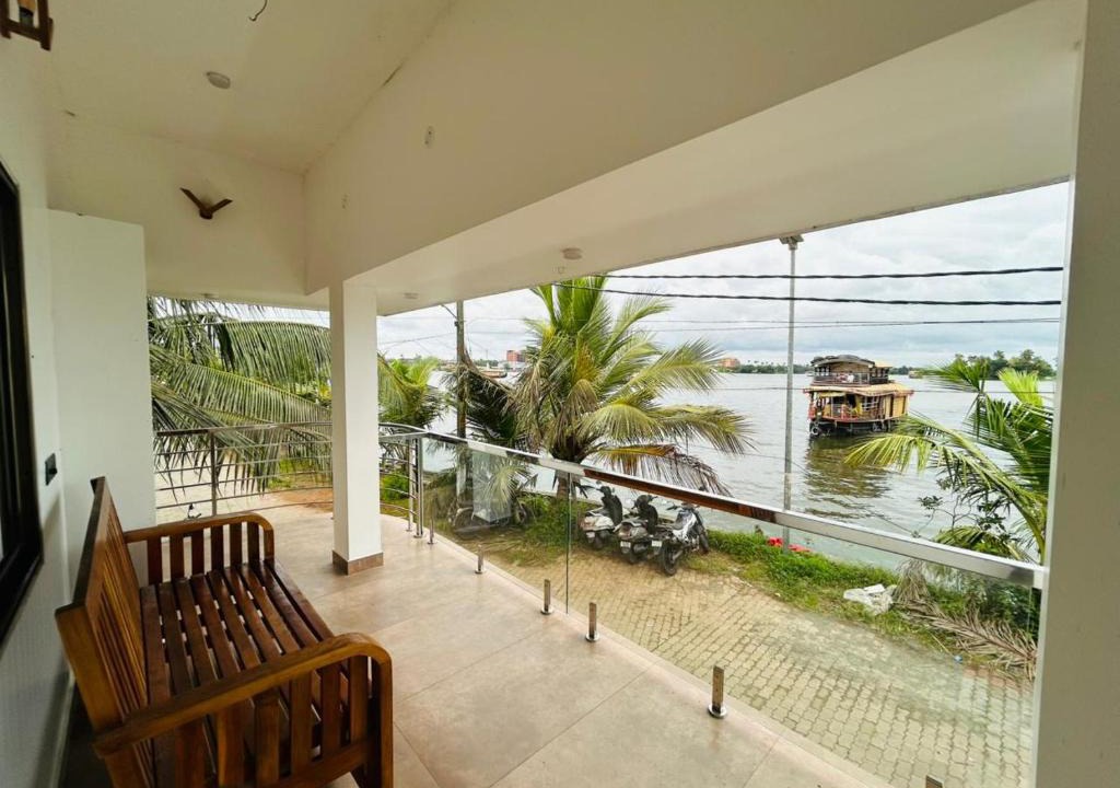 Alappuzha Hotel | Venice Riverside