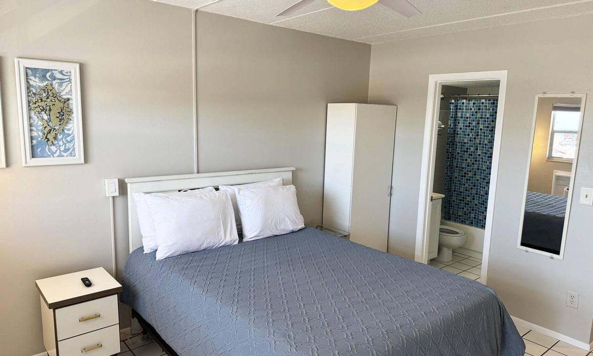 Golden Beach Apartment | Venice Villas Upper Studio – Beach & Pool
