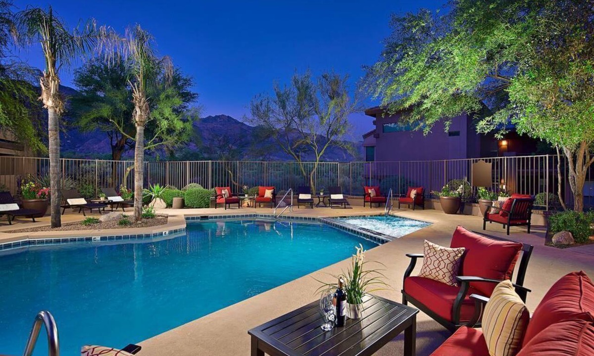 Tucson Condo | Ventana Golf Views from the Back-Stunning Mountains from the Front