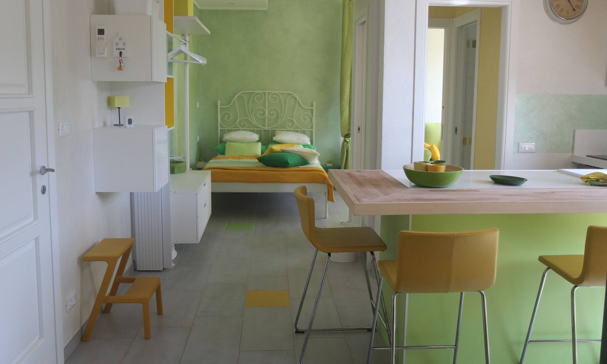 Cinque Terre Apartment | VerdeLimone: color and charm !! (011 019-LT-0311)