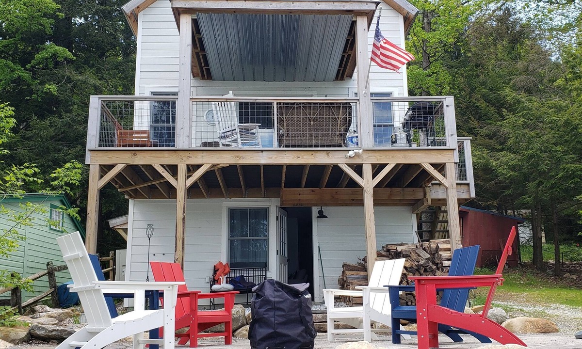Tinmouth House | Vermont Lakefront Getaway “The Wild Loon” Waterfront Home with phenomenal Views!