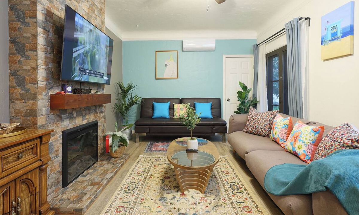 Santa Ana Apartment | Versatile Downtown 1B1B Home near Disneyland
