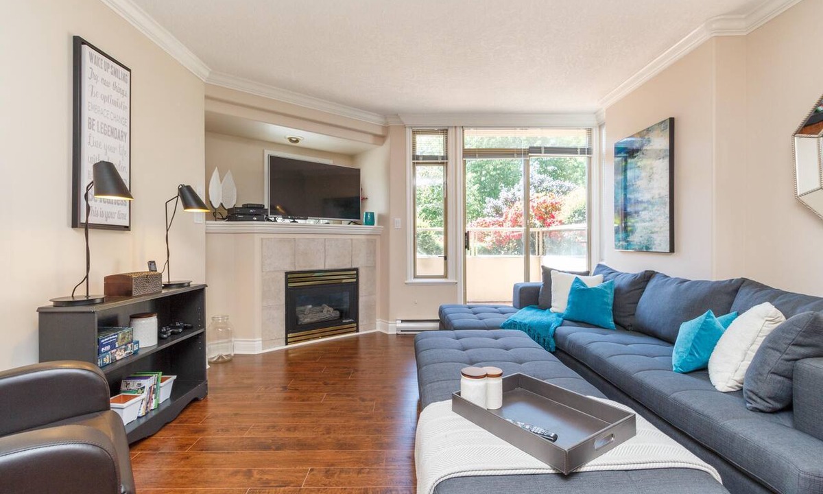 James Bay Condo | Versatile Garden-Level Suite w/Natural Light