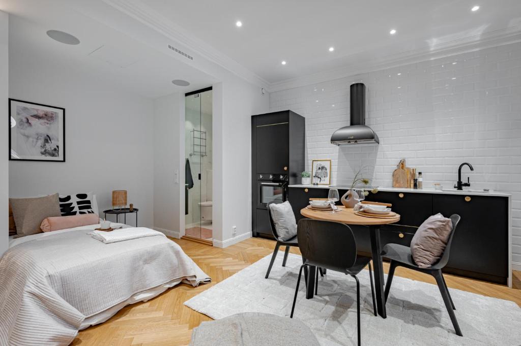 Kluuvi Apartment | Very Cental Scandic Studio Apartment with Balcony