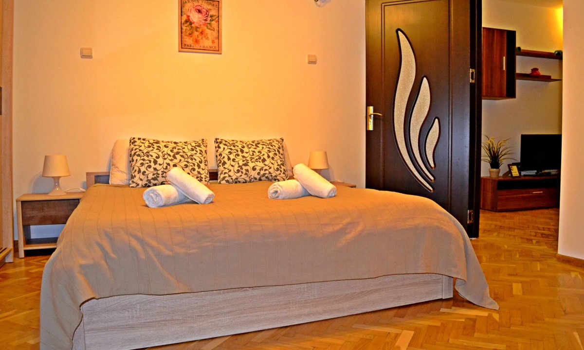 Bucharest City-Centre Apartment | Very Central, Clean & Modern Apartment in the heart of Bucharest!