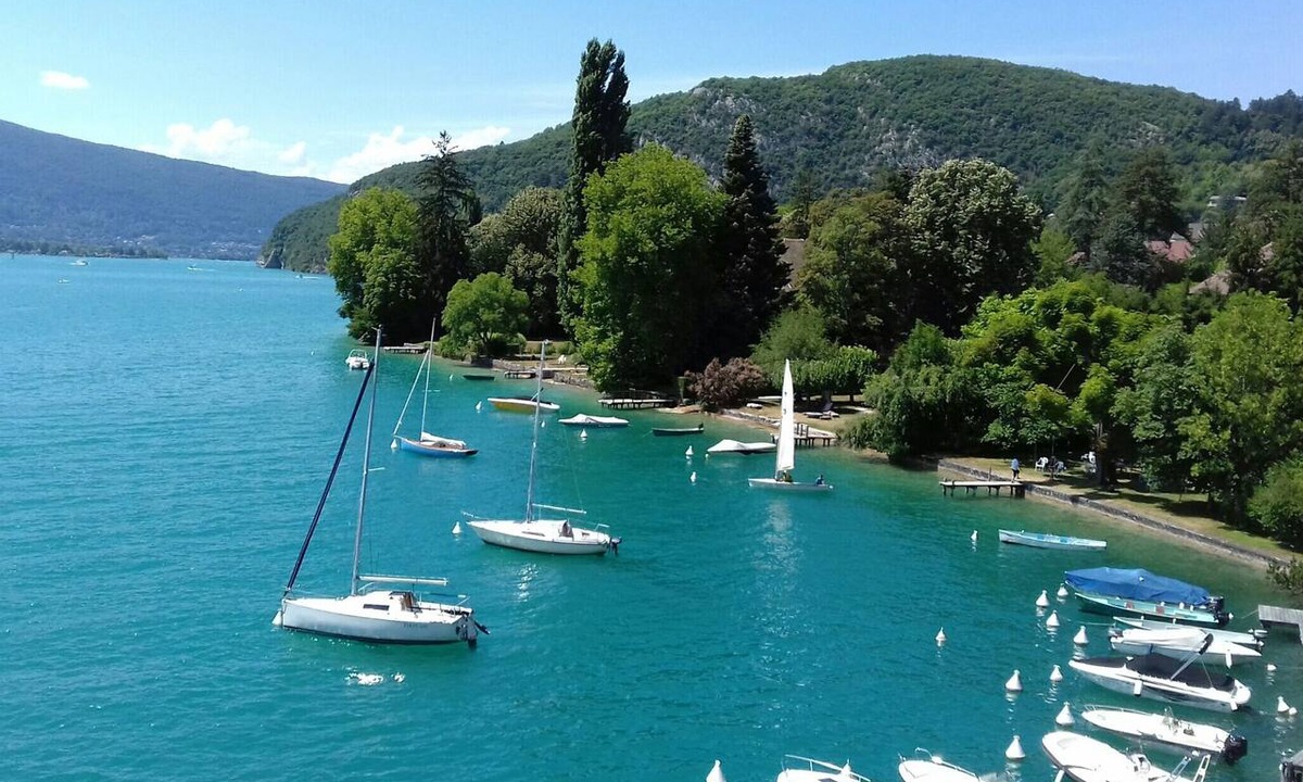 Talloires-Montmin Apartment | Very Nice Apartment, comfortable, Magnificent view On The Lake, mountain And Chateau