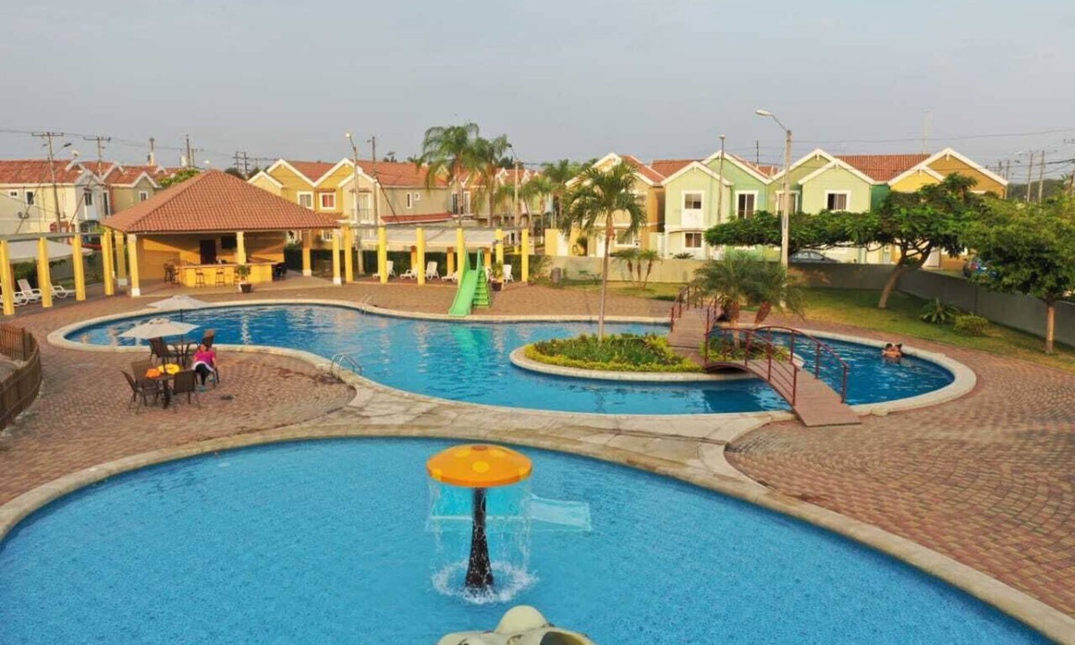 Samborondon Apartment | Very nice apartment close to airport. Safe with gated community
