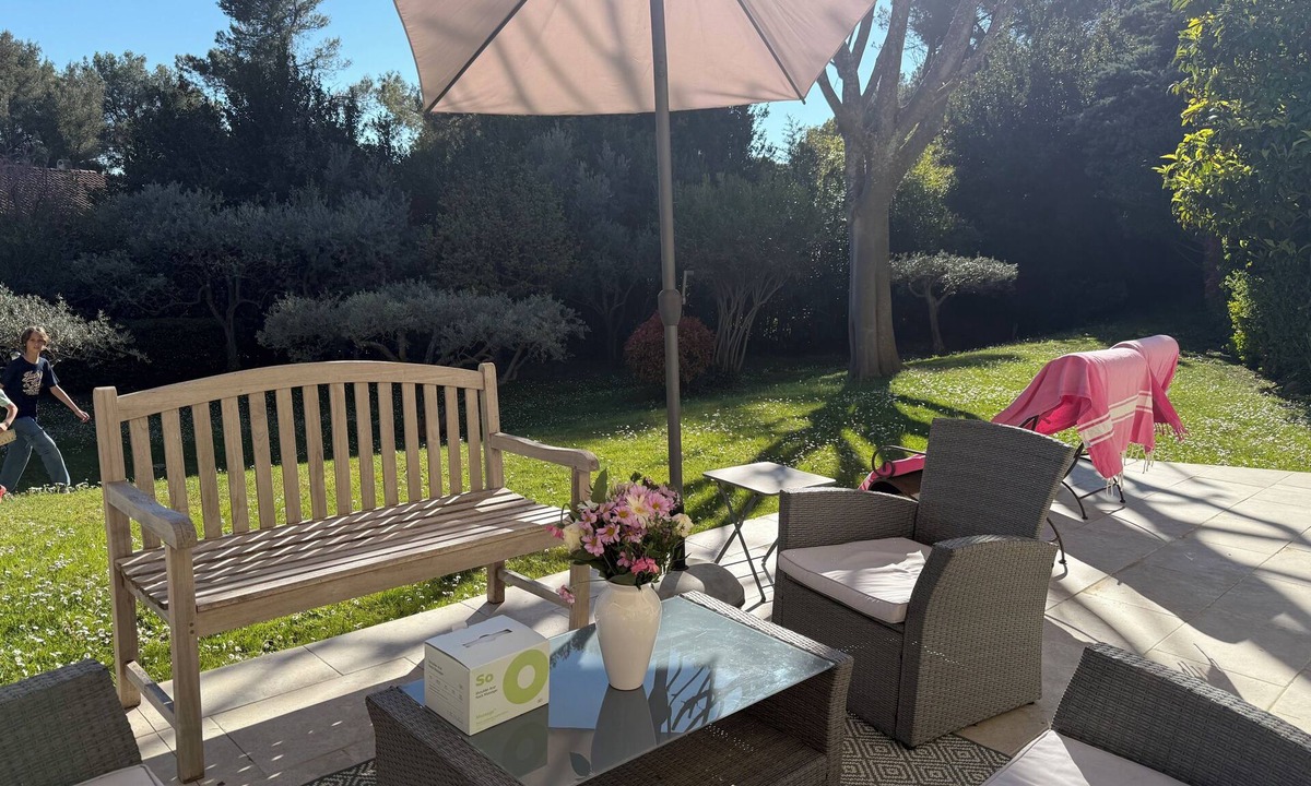 Ventabren House | very nice House with big garden, trees, grass and swimming pool for 1 à 8 persons