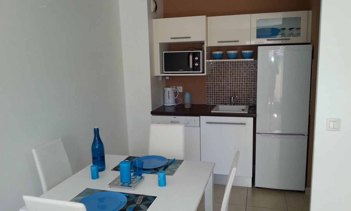 Hyeres City Centre Apartment | Very nice spacious and bright apartment T3 any comfort (terrace 25m2)