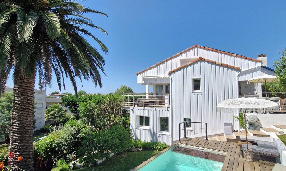 Biarritz Villa | Very pretty 4* listed wooden house in Biarritz with swimming pool