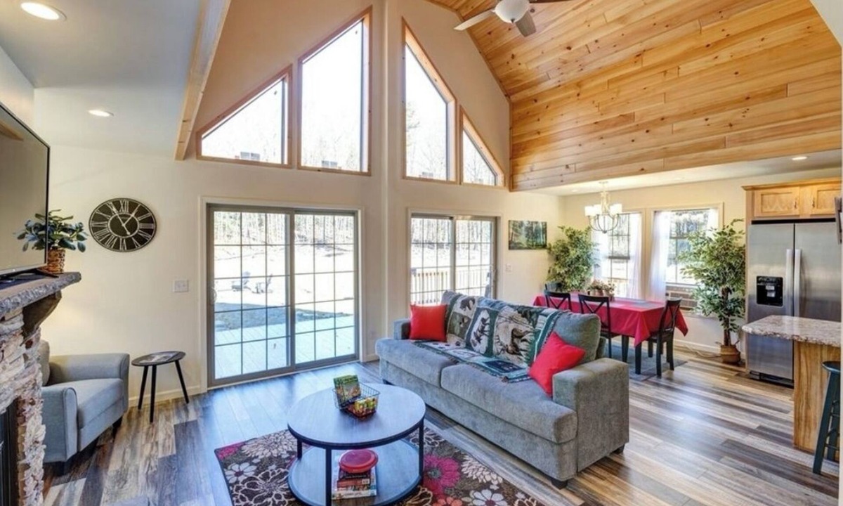 Jefferson Cabin | Very Private Cozy Cabin Nestled on 15Acres Wooded Retreat!Near Wedding Venues!EV
