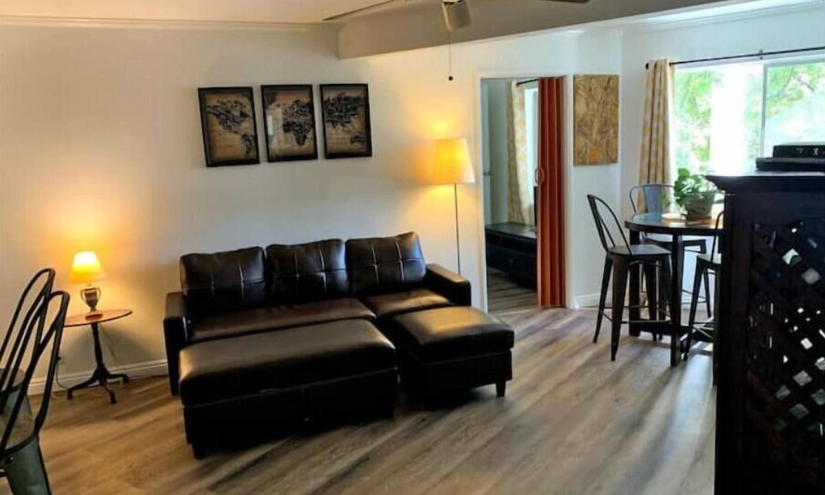 Rossmoyne House | Very Spacious 2BR/1.5BA Guest House, 5 min from LA