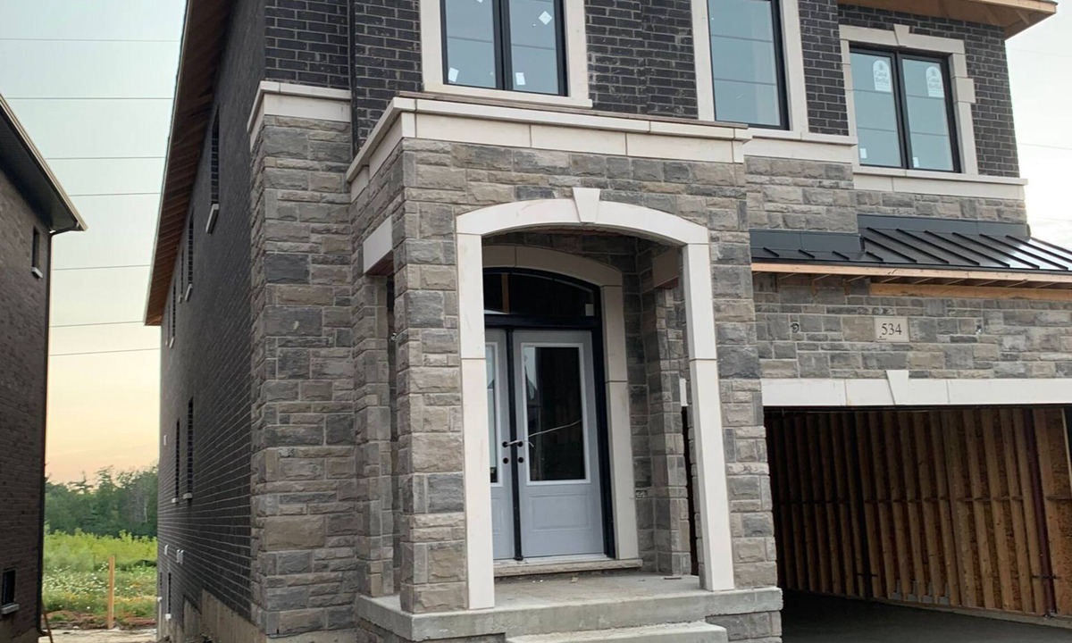 Vaughan House | Very Spacious , Cosy and attractive property.