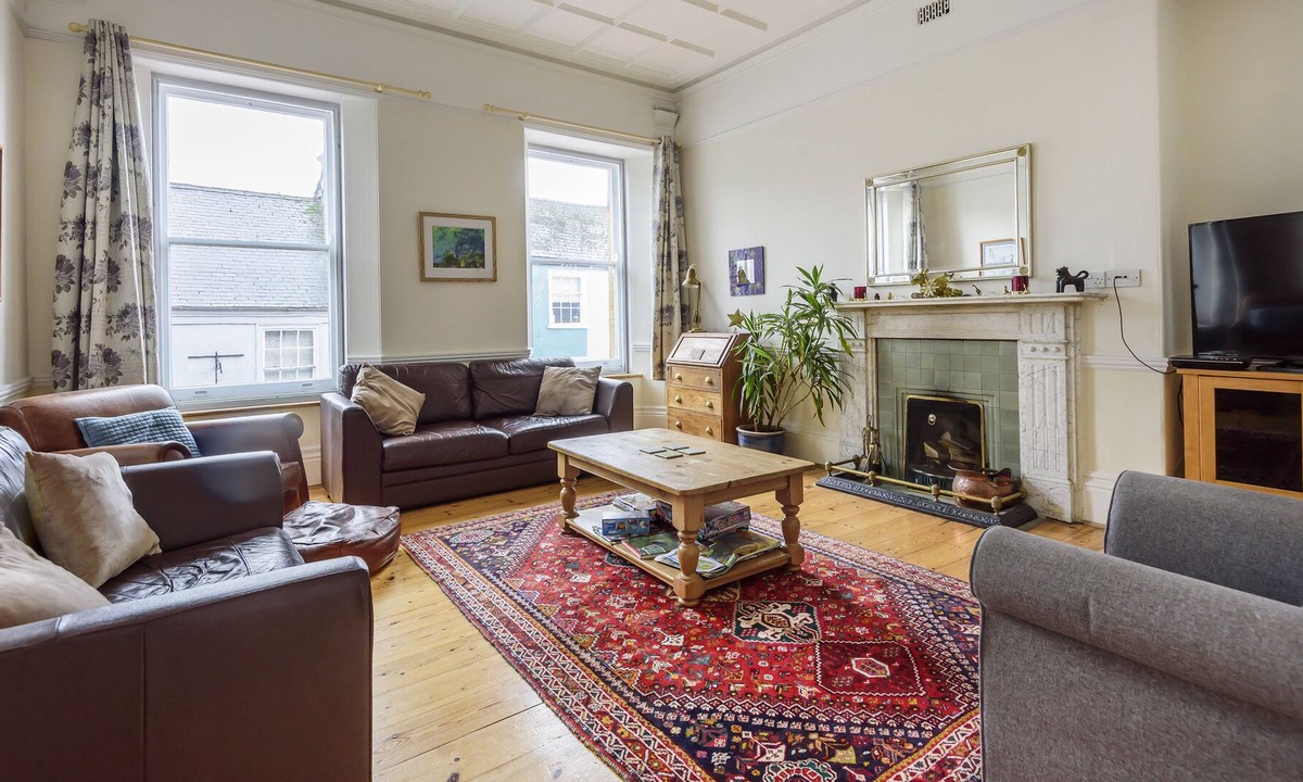 Ashburton House | Very Spacious Former bank managers residence