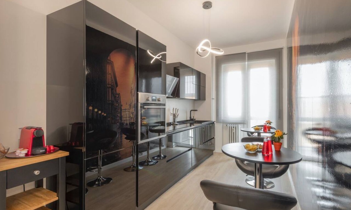 Zona Solari Apartment | Via Foppa 7 – Ampio trilocale