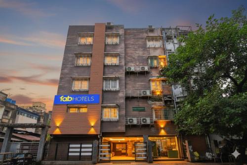 Kalighat Hotel | Via Krishna I