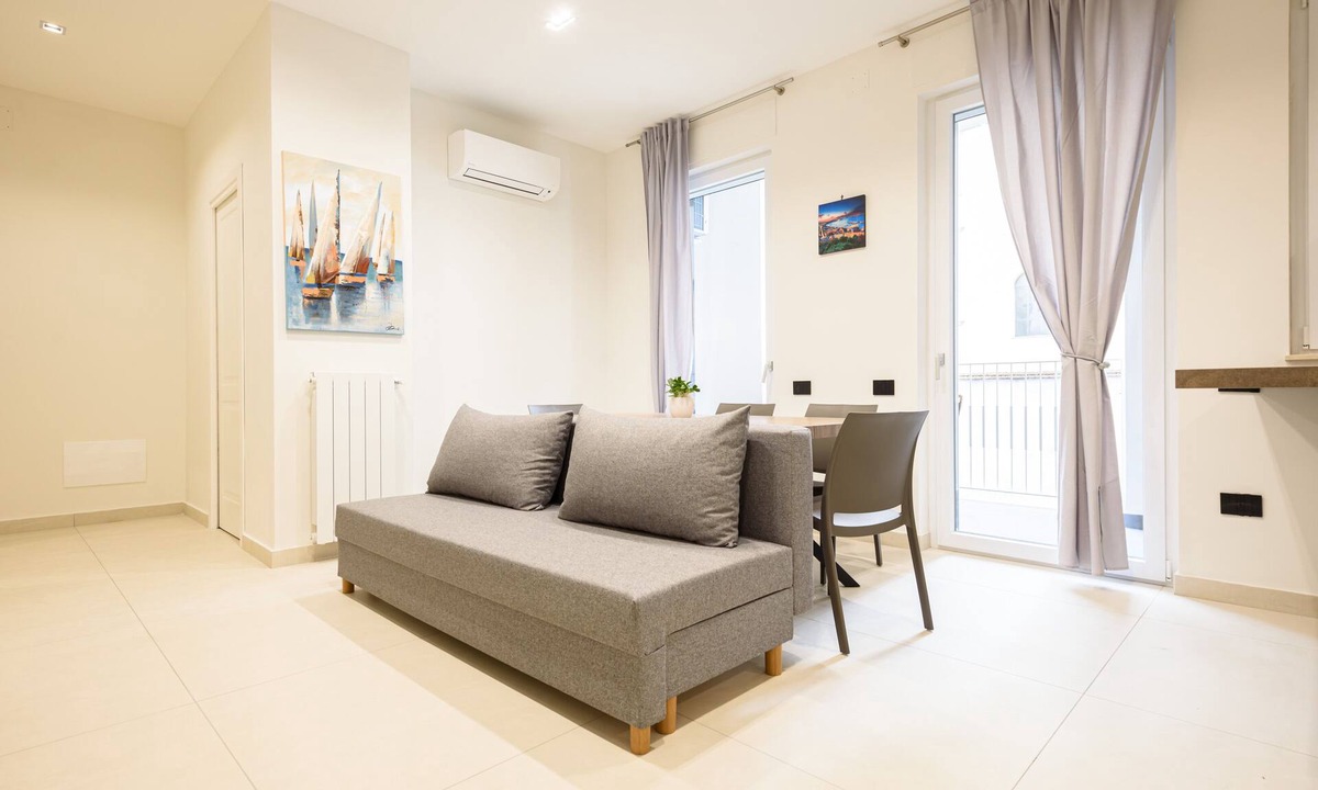 Chiaia Apartment | Via Niccolò Tommaseo 4 - appartamento 3