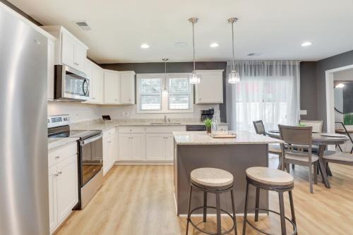 Elliott House | 'Vibe Villa' w/Backyard ~ 8 Mi to Shaw AFB!