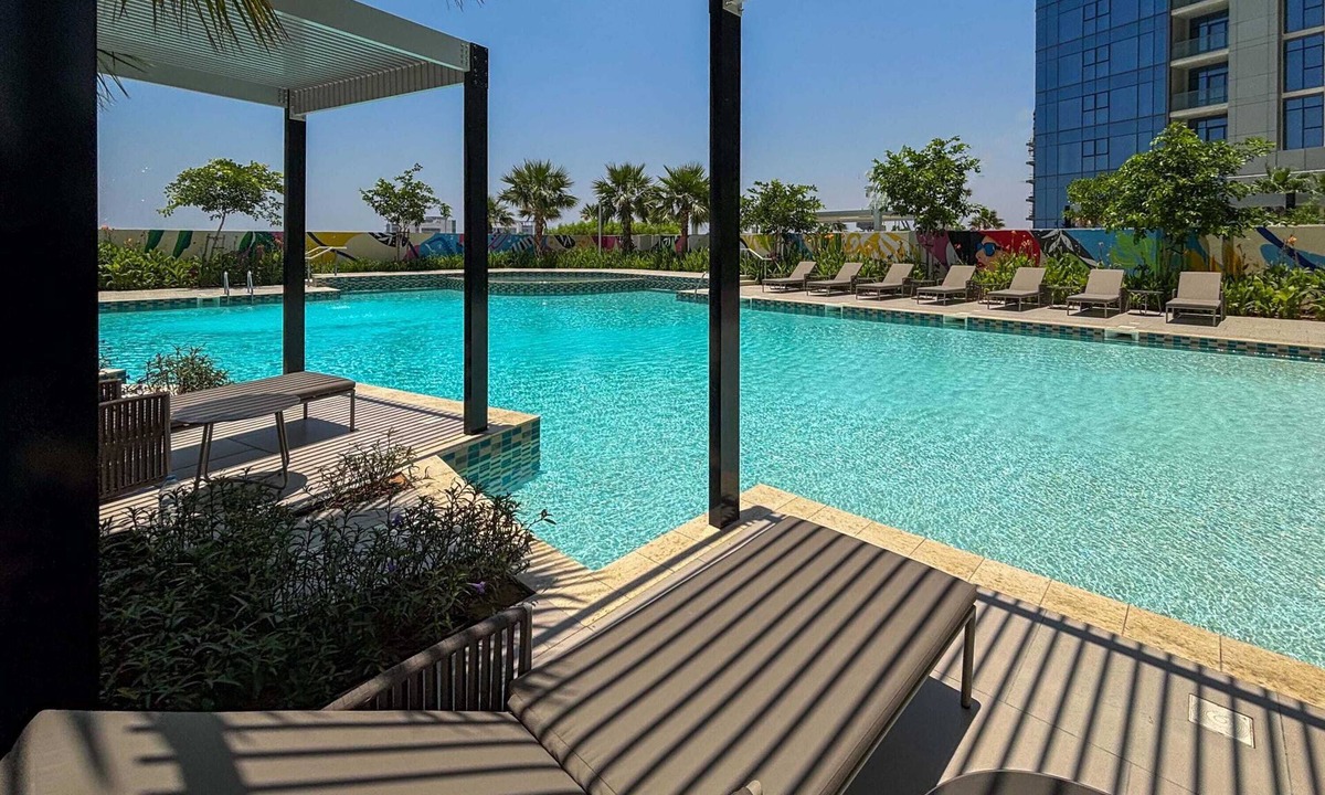 Sheikh Zayed Road Apartment | Vibrant 2BR w/Stunning City View in Business Bay