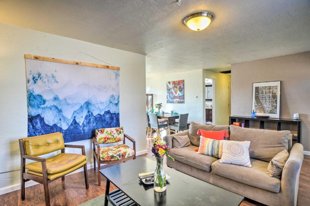 Montgomery Park House | Vibrant ABQ Adobe Den: Mtn Views, Walk to Park!