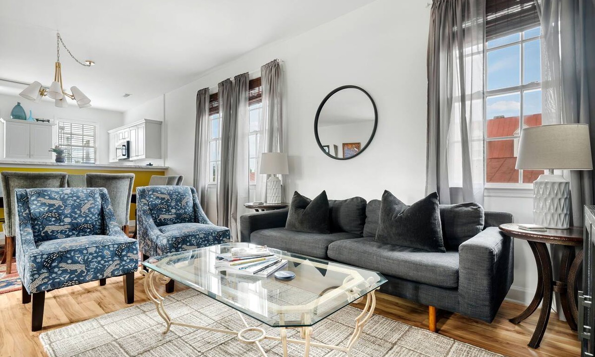 Cannonborough Elliotborough Apartment | Vibrant | Private Patio | Dreamcatcher Suite B