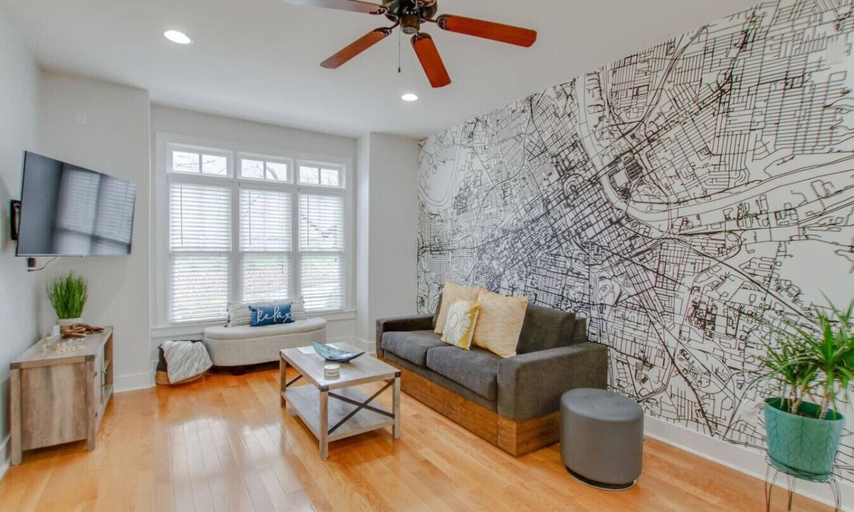 Hope Gardens House | Vibrant & Trendy - 2BR Home Near Marathon Village