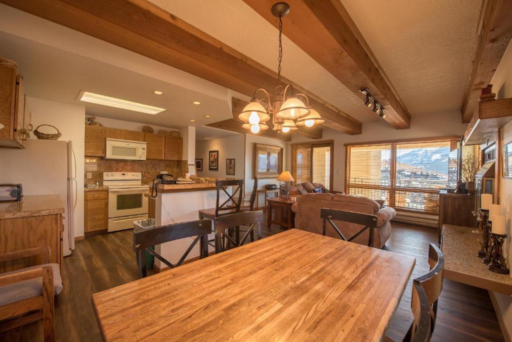 Mount Crested Butte Apartment | Vibrantly Decorated Plaza Condo Apts