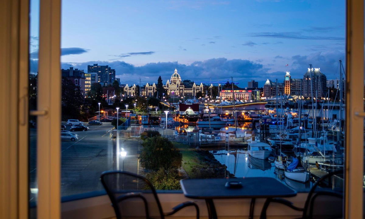 Inner Harbour Hotel | Victoria Regent Waterfront Hotel & Suites