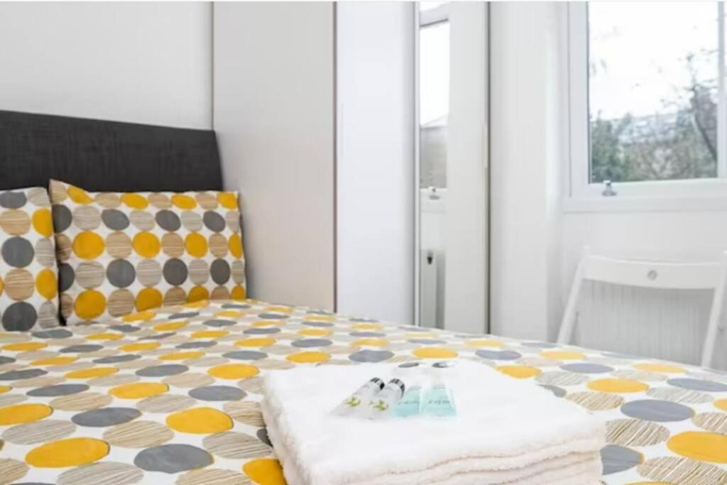 St. George's Apartment | Victorian Functional Accommodation 5Min Walk From Tufnell Park