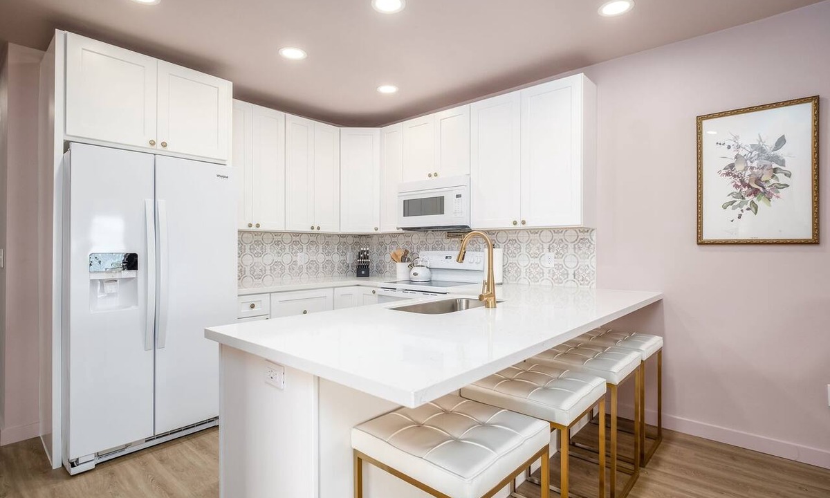 Cedar Key Apartment | Victorian Inspired Downtown, Boat Trailer Parking!
