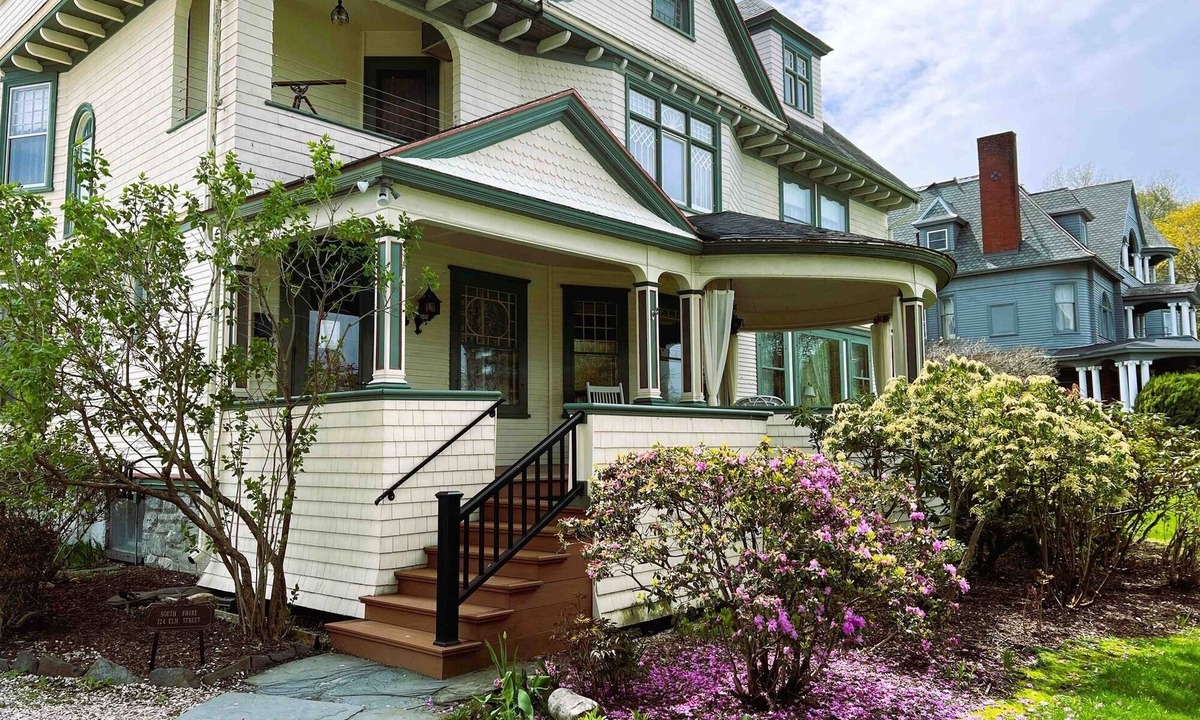 Bennington Bed & Breakfast | Victorian mansions Coach Room with Breakfast