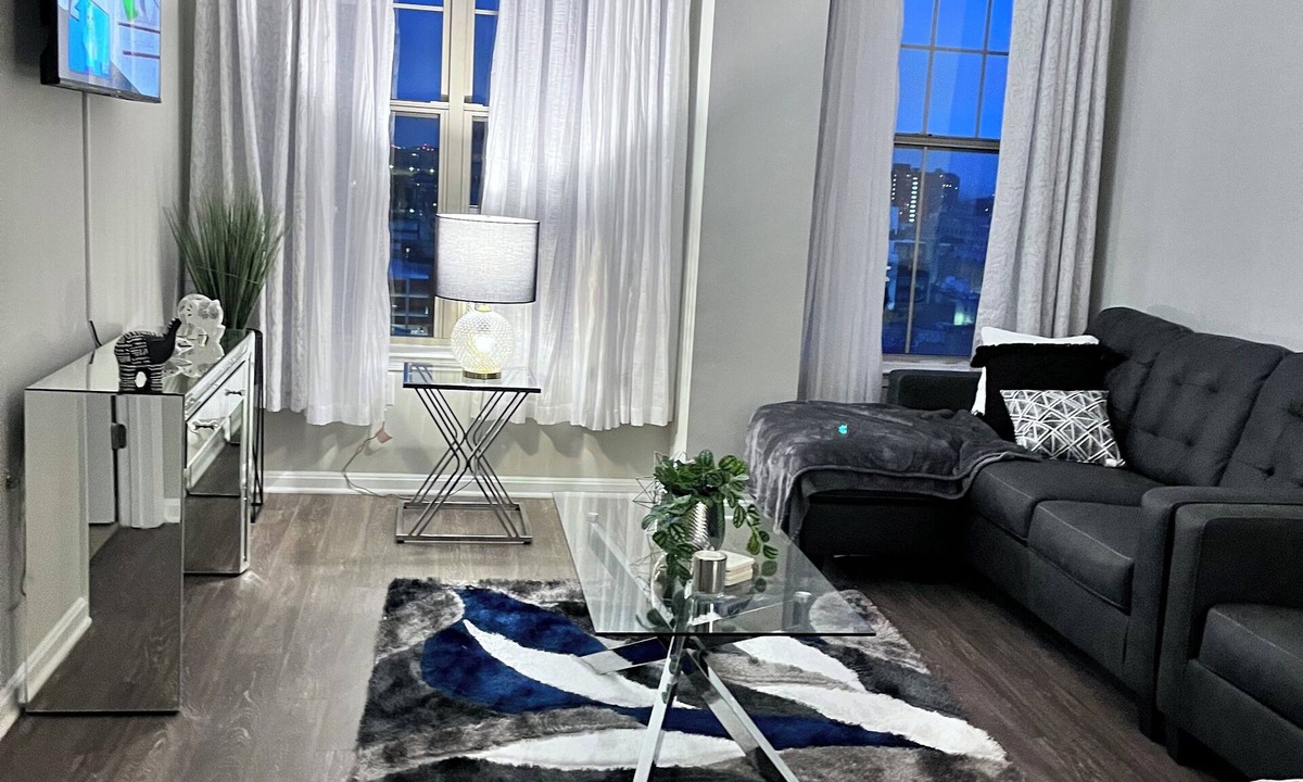 Downtown Baltimore Apartment | Victory Penthouse Retreat – Modern 2BED/2BATH