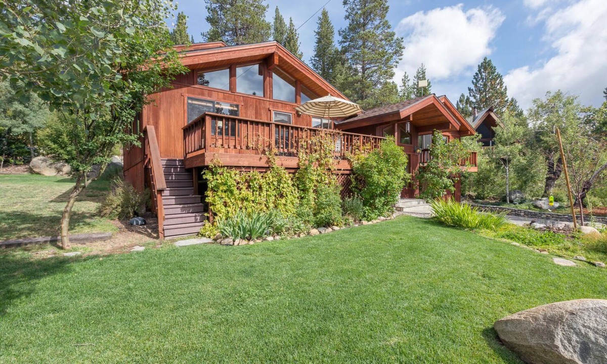 Olympic Valley House | Victory Place at Palisades - 5 BR - Hot Tub - Pool Table- Ski Shuttle!