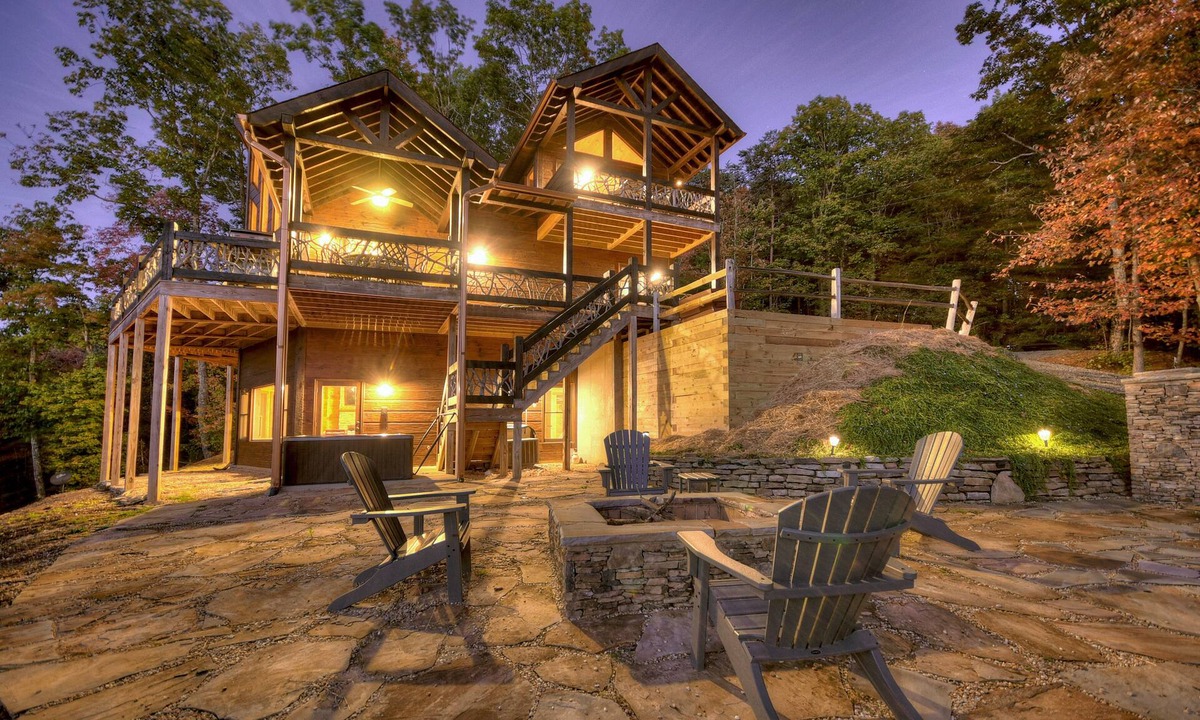 Ridges Over the Lake Cabin | View-Topia - Stunning Views, Hot tub, Air Hockey & Firepit!