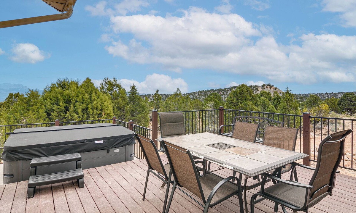 Tropic House | Viewing Deck! Scenic Tropic Sanctuary w/Hot Tub