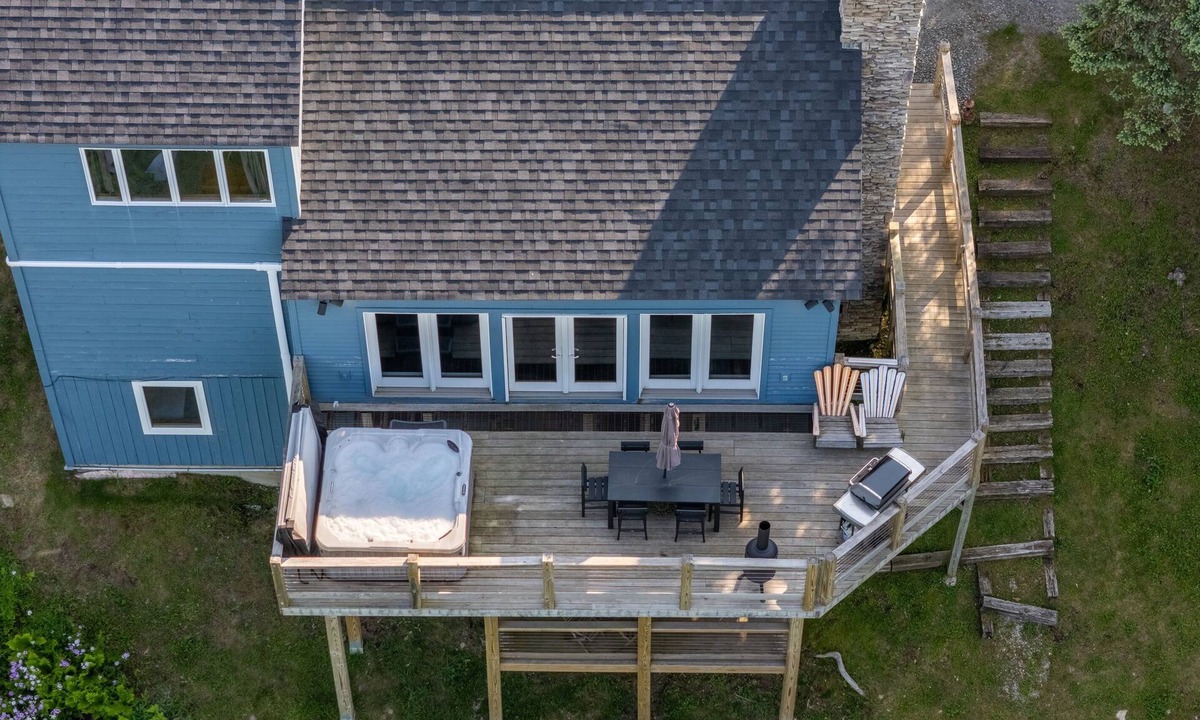 Stratton Mountain House | Views for Days | A/C | Hot Tub | Sauna | EV charging | 6 min to Stratton!